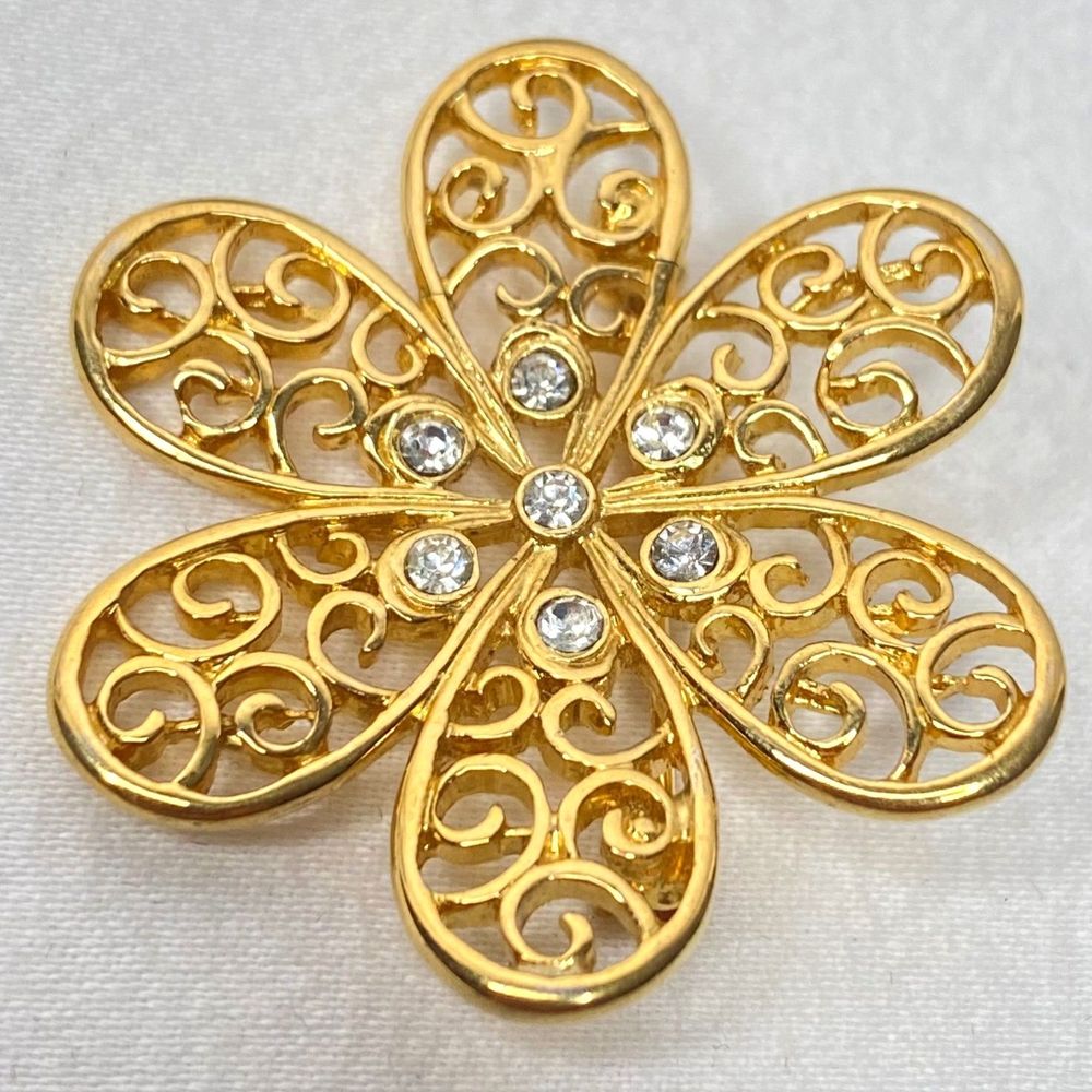 💎Trifari Brooch Gold Tone Open Work Clear Rhinestone Flower
